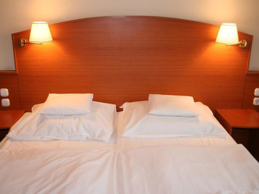 كورونا بينسيون